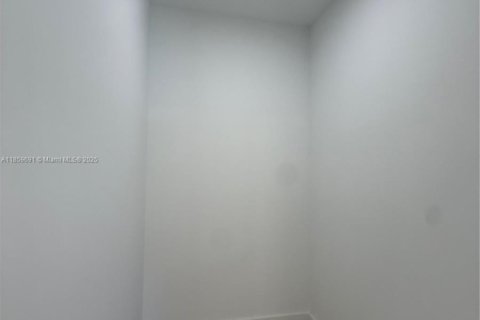House in Miami-Dade, Florida 4 bedrooms № 1888320 - photo 19