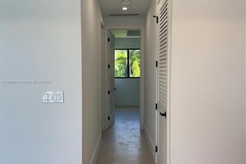 House in Miami-Dade, Florida 4 bedrooms № 1888320 - photo 17