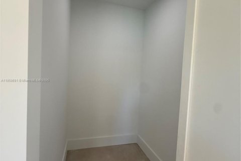 House in Miami-Dade, Florida 4 bedrooms № 1888320 - photo 28