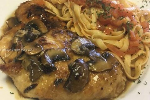 Propiedad comercial en venta en Miami, Florida № 2034833 - foto 5