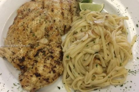 Propiedad comercial en venta en Miami, Florida № 2034833 - foto 4