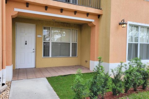 Condo in Palm Springs, Florida, 2 bedrooms № 2183755