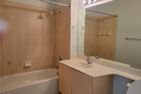 Condo in Palm Springs, Florida, 2 bedrooms № 2183755 - photo 20