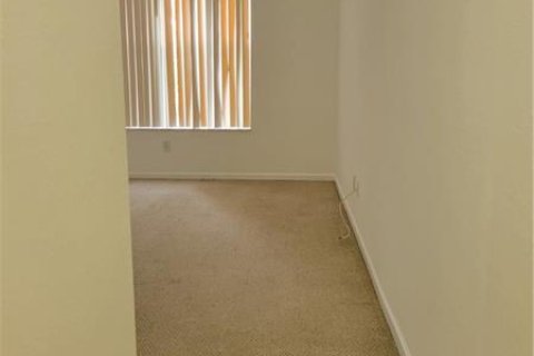 Condo in Palm Springs, Florida, 2 bedrooms № 2183755 - photo 26