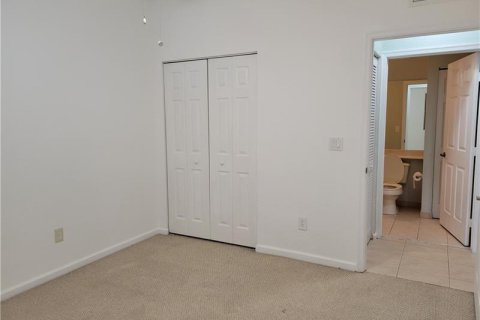 Condo in Palm Springs, Florida, 2 bedrooms № 2183755 - photo 17
