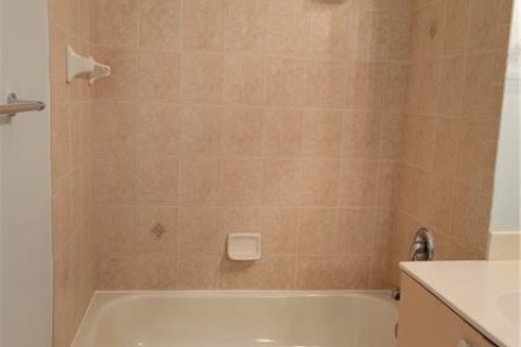 Condo in Palm Springs, Florida, 2 bedrooms № 2183755 - photo 19