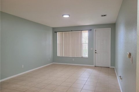 Condo in Palm Springs, Florida, 2 bedrooms № 2183755 - photo 10