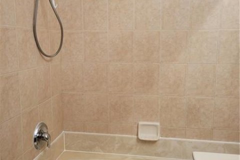 Condo in Palm Springs, Florida, 2 bedrooms № 2183755 - photo 24