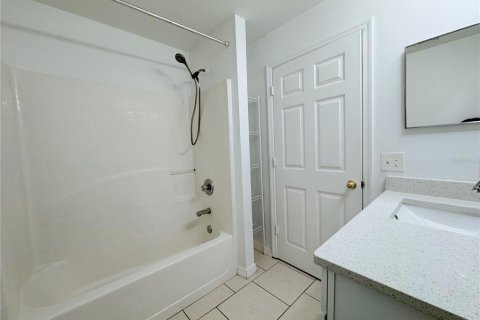 House in Orlando, Florida 3 bedrooms, 118.26 sq.m. № 2266916 - photo 8