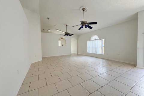 House in Orlando, Florida 3 bedrooms, 118.26 sq.m. № 2266916 - photo 5