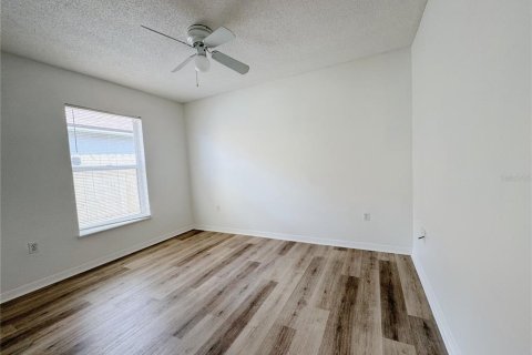House in Orlando, Florida 3 bedrooms, 118.26 sq.m. № 2266916 - photo 12