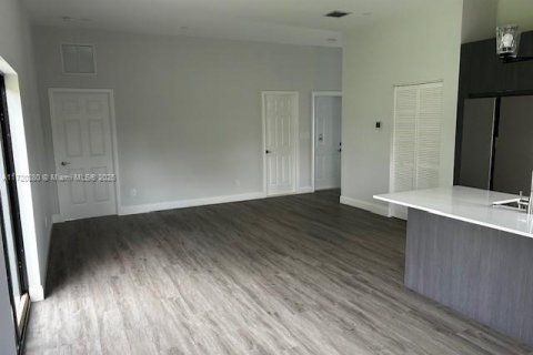 House in Fort Lauderdale, Florida 3 bedrooms № 1471070 - photo 15