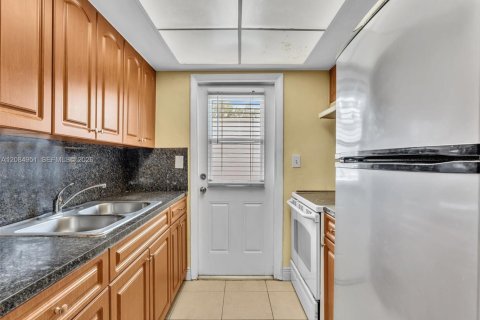 Apartment in Fort Lauderdale, Florida 1 bedroom, 2289.76 sq.m. № 2370483