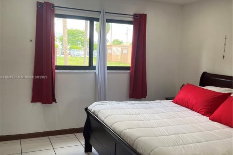 Condo in Sweetwater, Florida, 3 bedrooms  № 1830526 - photo 13