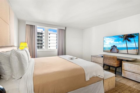 Condo in Miami Beach, Florida, 2 bedrooms  № 1938858 - photo 20