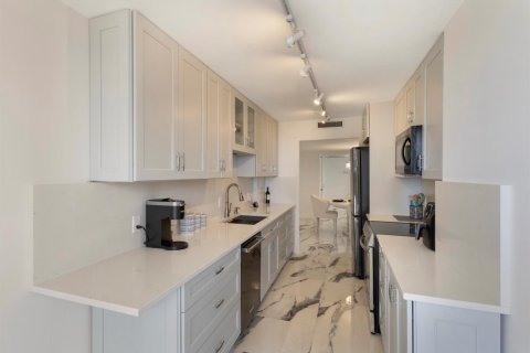 Condo in Riviera Beach, Florida, 2 bedrooms  № 2081820 - photo 28