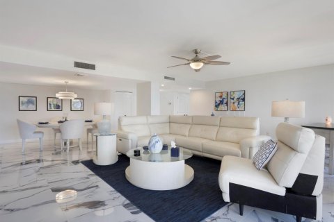 Condo in Riviera Beach, Florida, 2 bedrooms  № 2081820 - photo 3