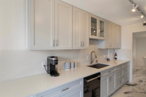 Condo in Riviera Beach, Florida, 2 bedrooms  № 2081820 - photo 10
