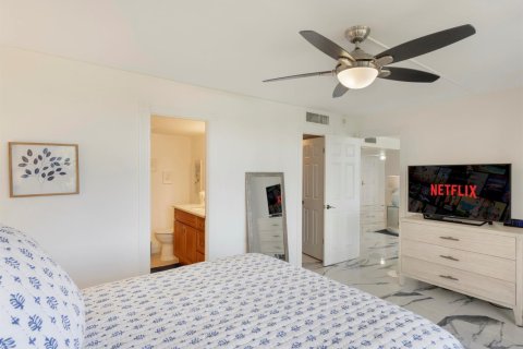 Condo in Riviera Beach, Florida, 2 bedrooms  № 2081820 - photo 22