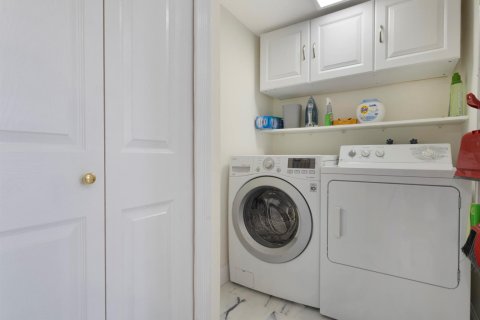 Condo in Riviera Beach, Florida, 2 bedrooms  № 2081820 - photo 27