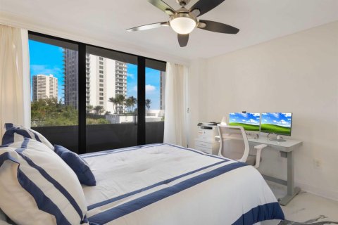 Condo in Riviera Beach, Florida, 2 bedrooms  № 2081820 - photo 19