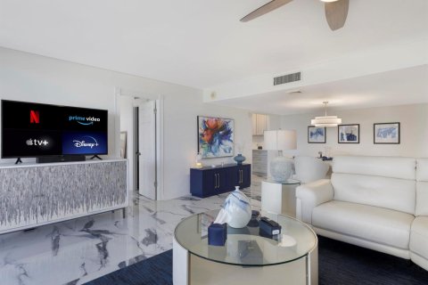 Condo in Riviera Beach, Florida, 2 bedrooms  № 2081820 - photo 7
