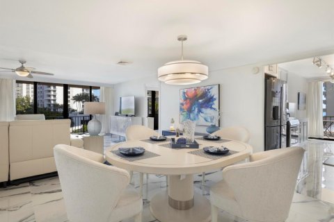 Condo in Riviera Beach, Florida, 2 bedrooms  № 2081820 - photo 2
