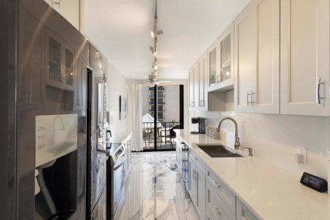 Condo in Riviera Beach, Florida, 2 bedrooms  № 2081820 - photo 12