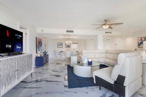 Condo in Riviera Beach, Florida, 2 bedrooms  № 2081820 - photo 5