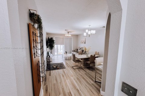 Townhouse in Homestead, Florida 3 bedrooms, 128.02 sq.m. № 1926680 - photo 3