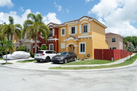 Townhouse in Homestead, Florida 3 bedrooms, 128.02 sq.m. № 1926680 - photo 1