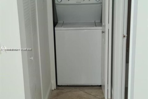 Apartamento en alquiler en Pembroke Pines, Florida, 2 dormitorios, 86.58 m2 № 1953586 - foto 7