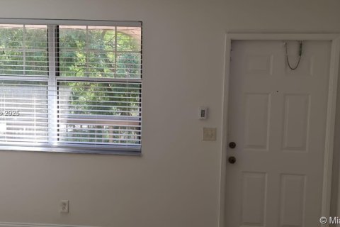 Apartamento en alquiler en Pembroke Pines, Florida, 2 dormitorios, 86.58 m2 № 1953586 - foto 3