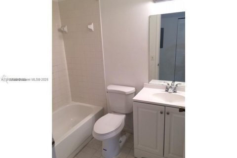 Apartamento en alquiler en Pembroke Pines, Florida, 2 dormitorios, 86.58 m2 № 1953586 - foto 9