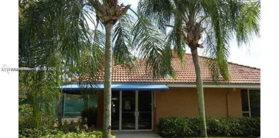 Apartamento en Pembroke Pines, Florida 2 dormitorios, 86.58 m2 № 1953586