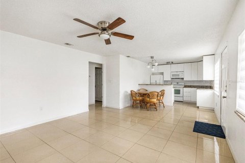 Condo in Clearwater, Florida, 2 bedrooms № 2101456 - photo 4
