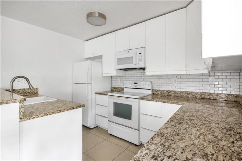 Condo in Clearwater, Florida, 2 bedrooms № 2101456 - photo 5