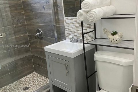 Villa ou maison à louer à Miami, Floride: 34.84 m2 № 1988074 - photo 5