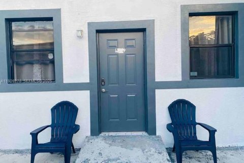 Villa ou maison à louer à Miami, Floride: 34.84 m2 № 1988074 - photo 6