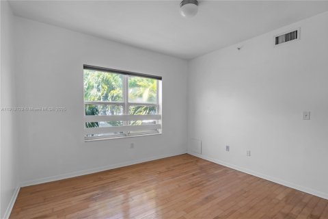 Condo in Miami Beach, Florida, 1 bedroom  № 1974434 - photo 15