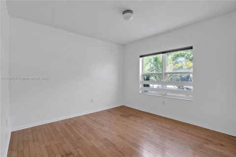 Condo in Miami Beach, Florida, 1 bedroom  № 1974434 - photo 13