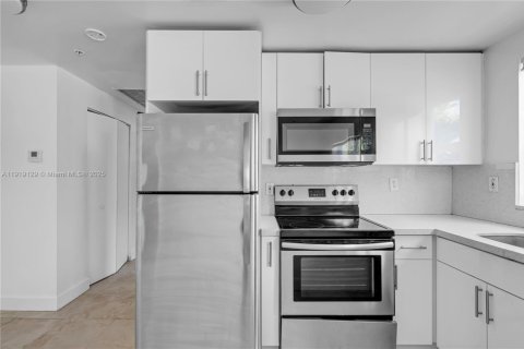 Condo in Miami Beach, Florida, 1 bedroom  № 1974434 - photo 10