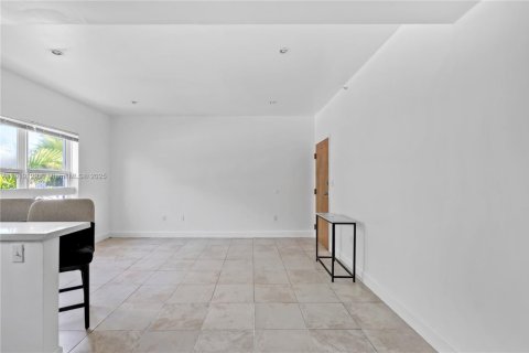 Condo in Miami Beach, Florida, 1 bedroom  № 1974434 - photo 11