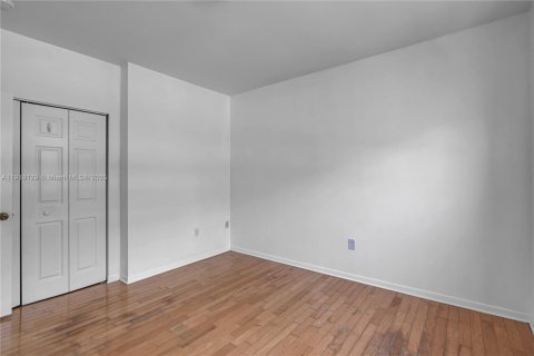 Condo in Miami Beach, Florida, 1 bedroom  № 1974434 - photo 14