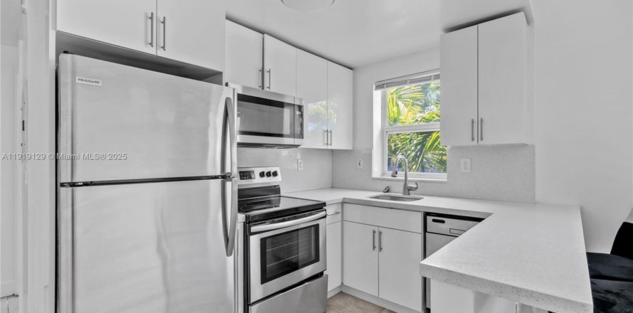Condo in Miami Beach, Florida, 1 bedroom  № 1974434