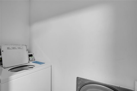 Condo in Miami Beach, Florida, 1 bedroom  № 1974434 - photo 18