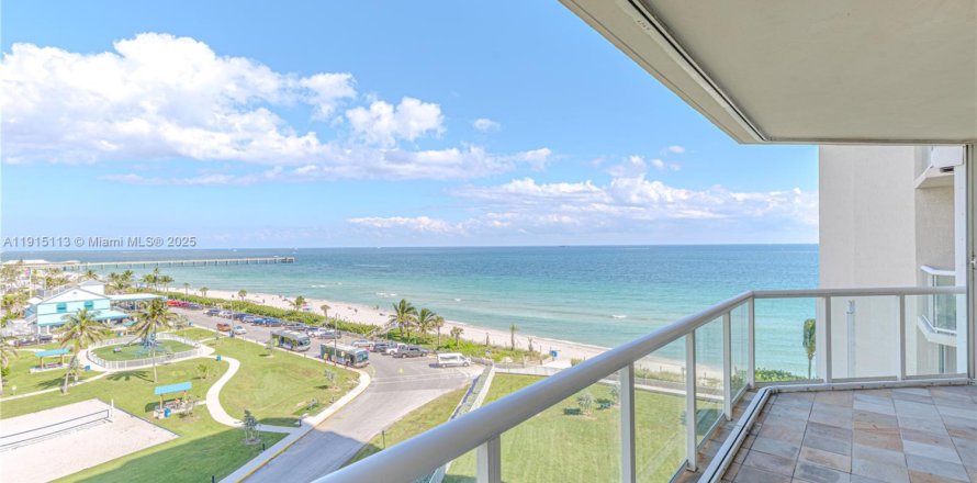 Condominio en Hollywood, Florida, 3 dormitorios  № 1971754