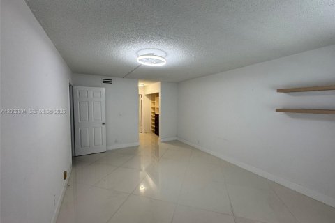 Condominio en venta en Weston, Florida, 2 dormitorios, 102.75 m2 № 2066678 - foto 20