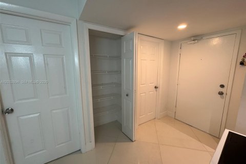 Condominio en venta en Weston, Florida, 2 dormitorios, 102.75 m2 № 2066678 - foto 10