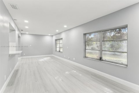 Casa en venta en Tamarac, Florida, 2 dormitorios, 147.44 m2 № 1969001 - foto 24